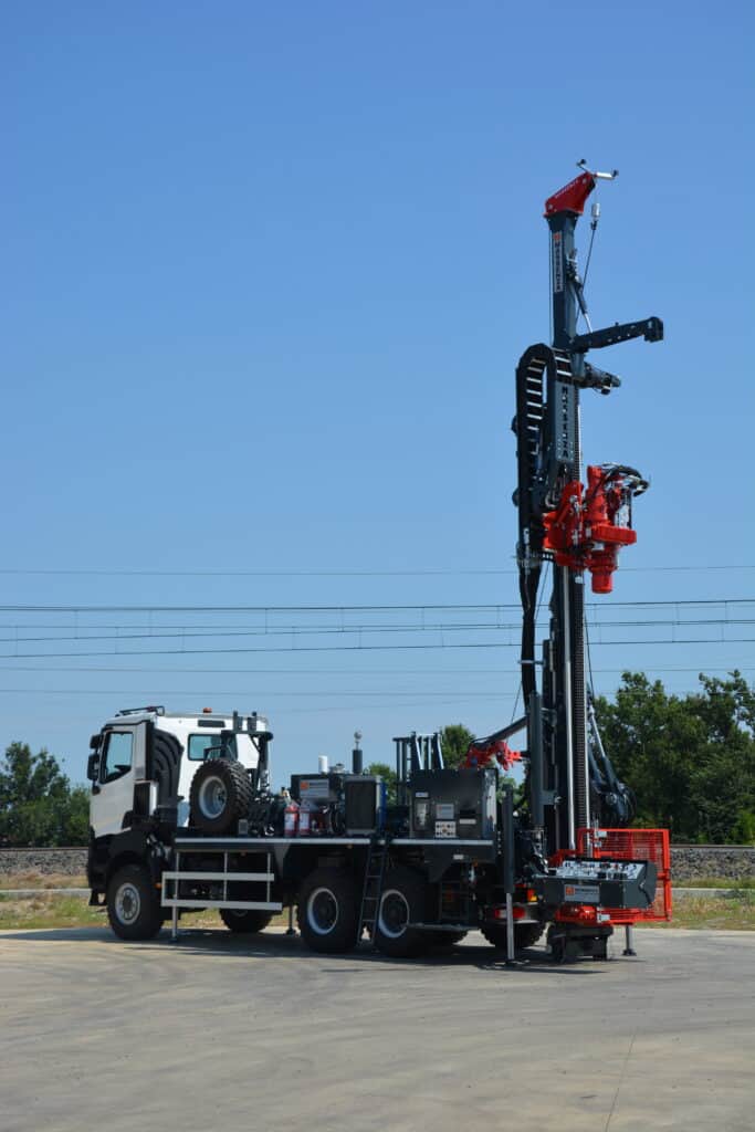 2679_Mi8 perforadora Massenza Drilling rigs