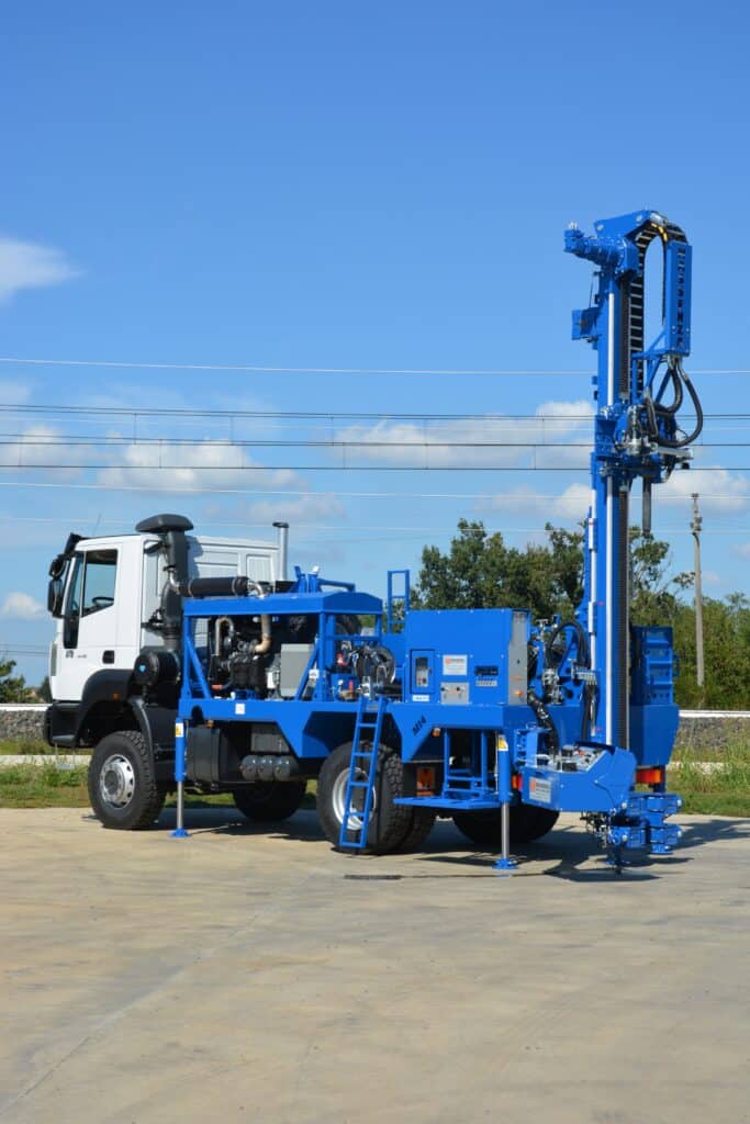 2700_Mi4 perforadora Massenza Drilling rigs